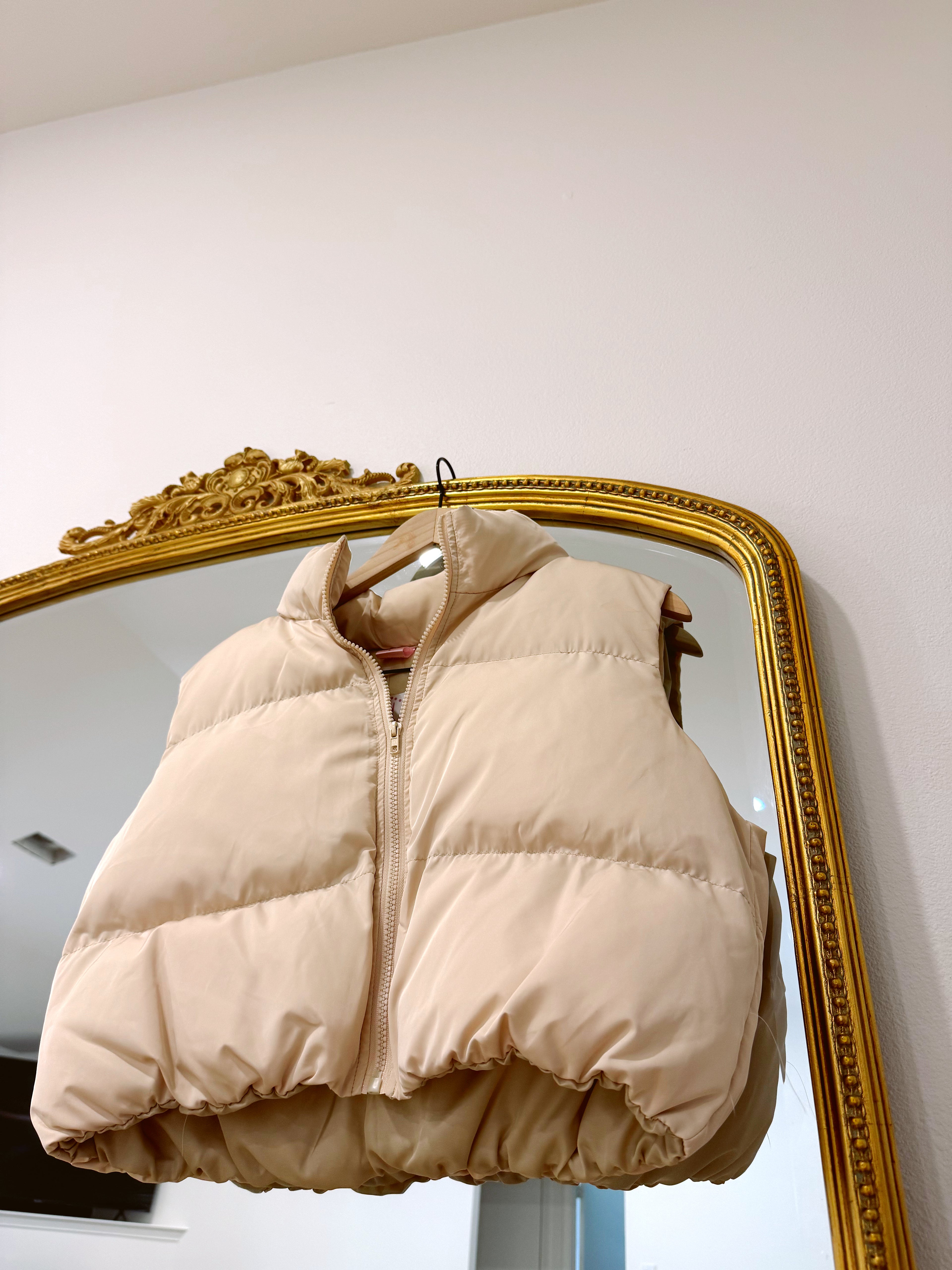 Cropped Cloud Vest "Be Somebody Different"